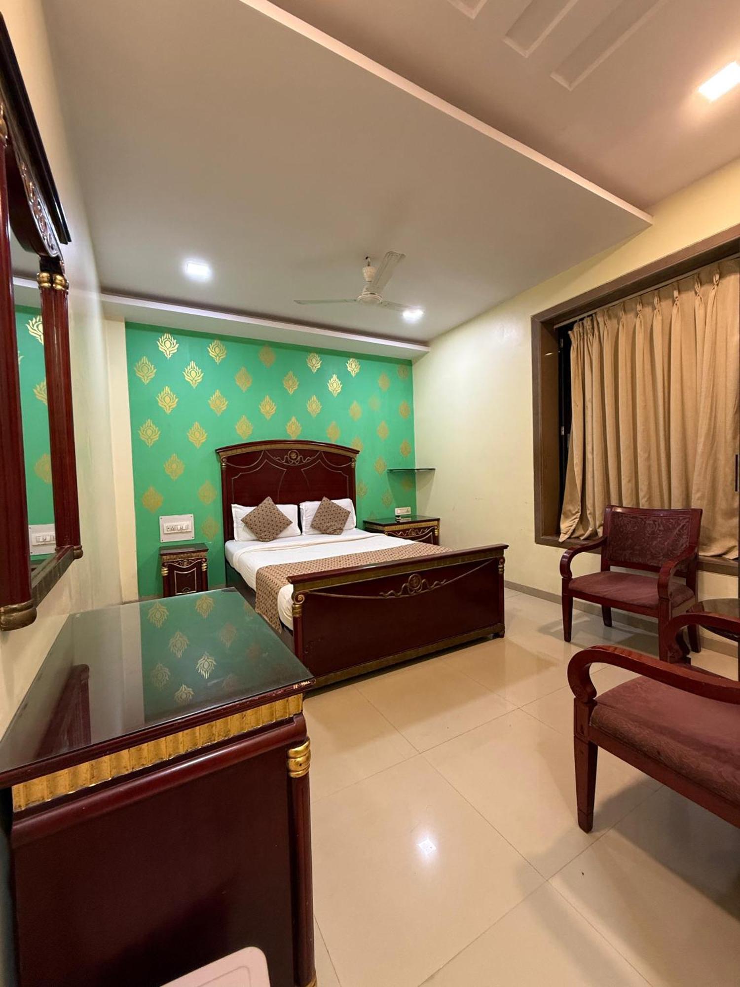Hotel Gold Coast Mumbai Exterior photo