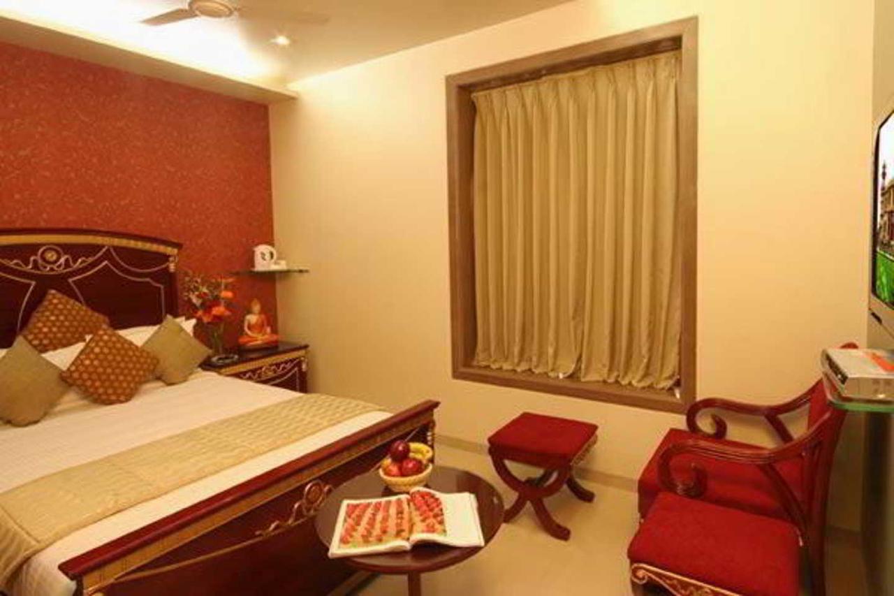 Hotel Gold Coast Mumbai Exterior photo