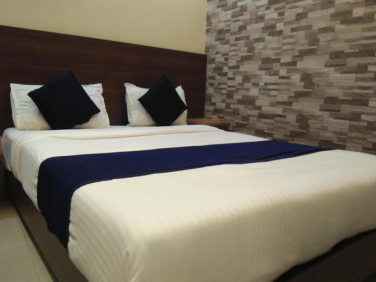 Hotel Gold Coast Mumbai Exterior photo